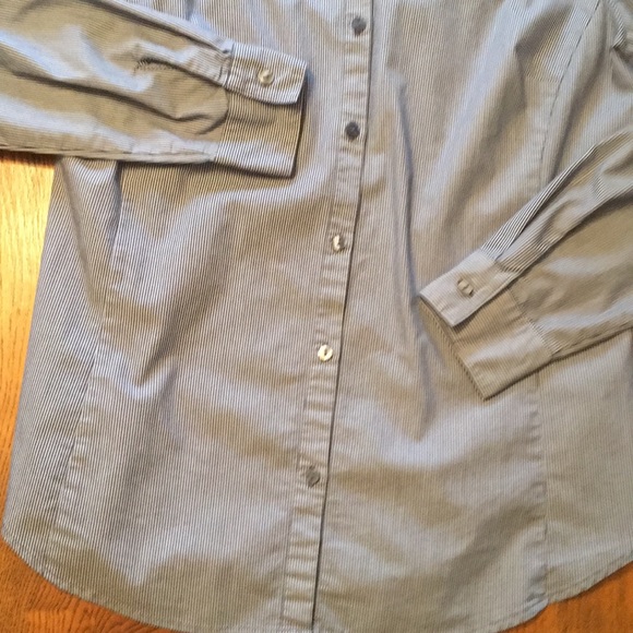 EUC Worthington blue and white pinstripe blouse - Picture 6 of 13